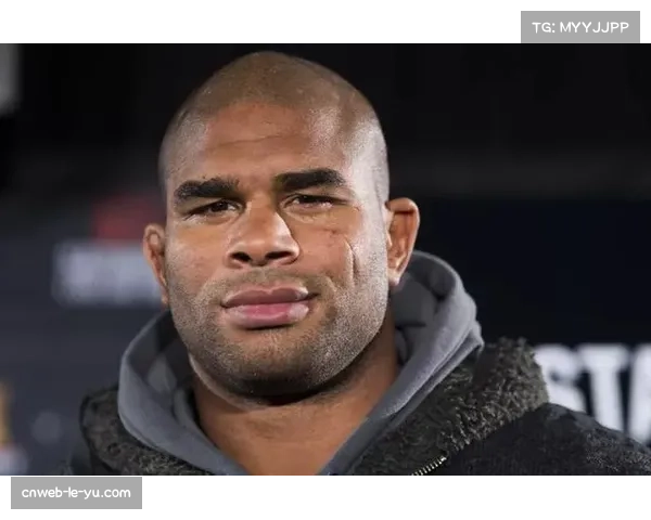 速报：俄罗斯选手在UFC格斗之夜比赛中因违规击打后脑，被判取消资格